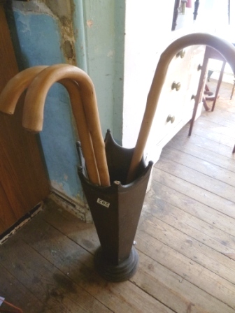 0292-Umbrella-Stick-Stand-and-3-Sticks