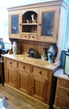 0462-Pine-Dresser