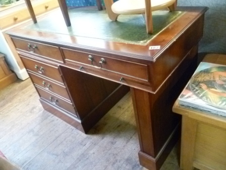 0487-Leather-Topped-Kneehole-Desk