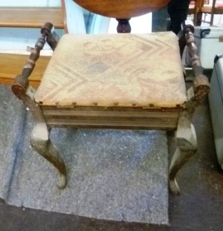 0500-Piano-Stool
