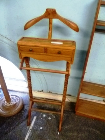 0502-Valet-Stand