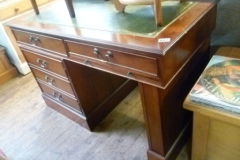 0487-Leather-Topped-Kneehole-Desk
